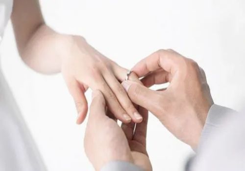 昆明调查公司：离婚怎样分财产和债务