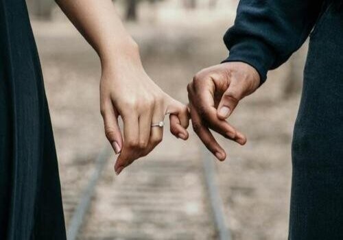 疑爱答情感课堂：【分手后前女友说想我了，我该怎么挽回？】
