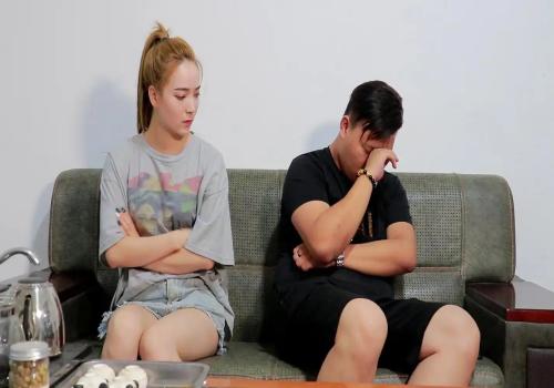 郑州婚外情调查取证：疑爱答情感课堂：【前男友有了新欢一个多月，我是该乘机挽回还是先不联系？】_1